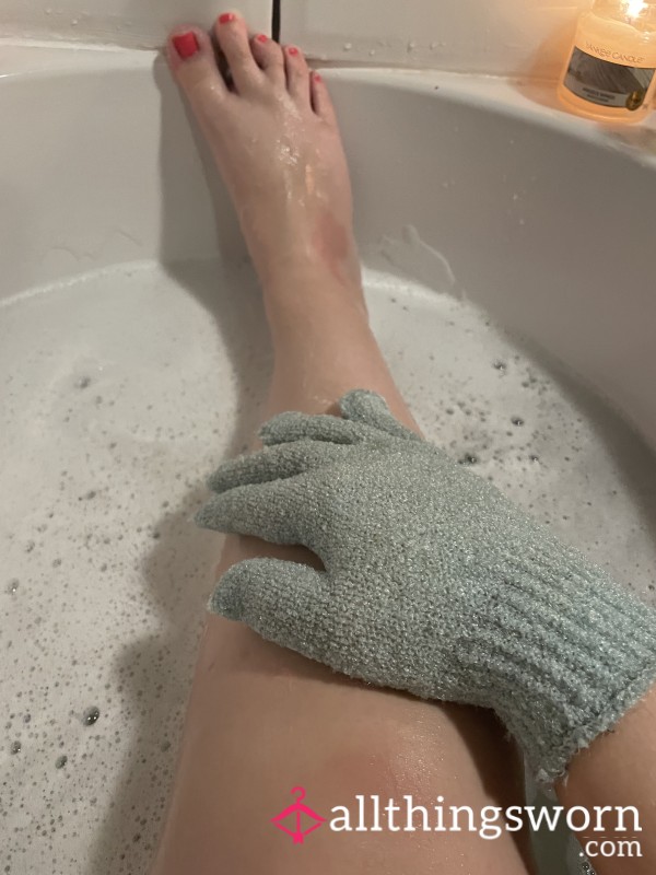 Well Used Exfoliating Gloves/mitts Used All Over My Body You Know You Want To 😍