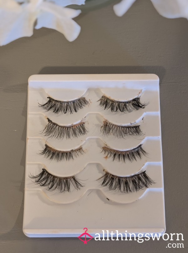 🩷👁️Well-Used False Eyelashes (4 Pairs)👁️🩷
