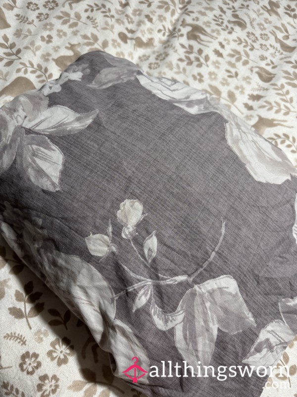 Well Used Kingsize Bedding 💦