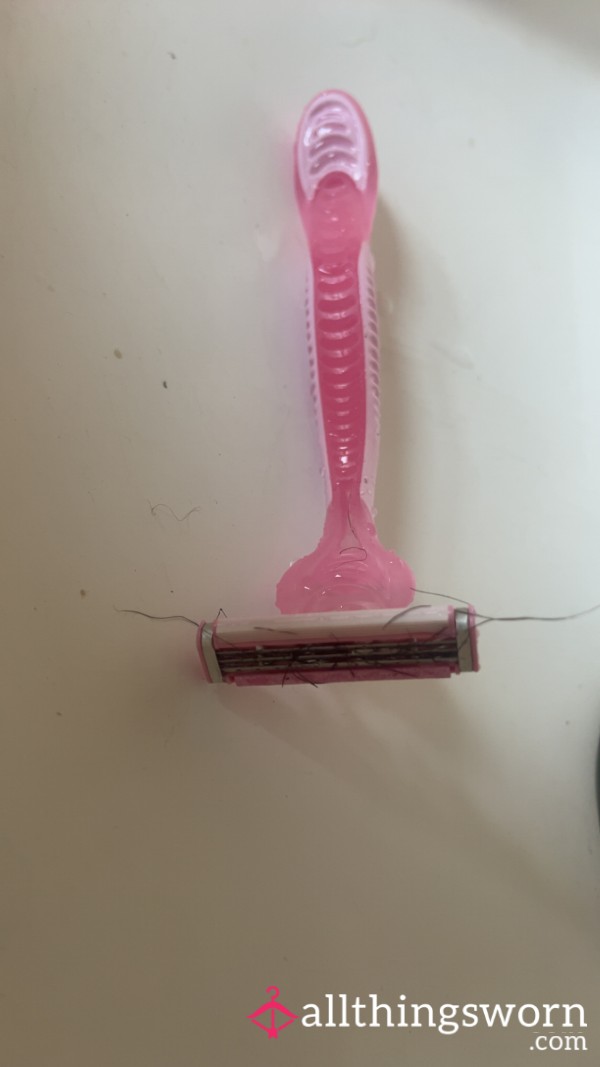Well-used Pink 🪒 Removing Pube Hairs From My Postpartum P🐱ssy