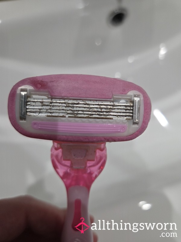 Well Used 🐱 Razor