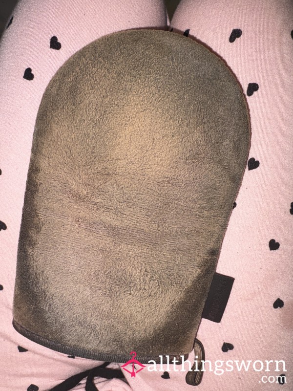 Well Used Tanning Mitt✨