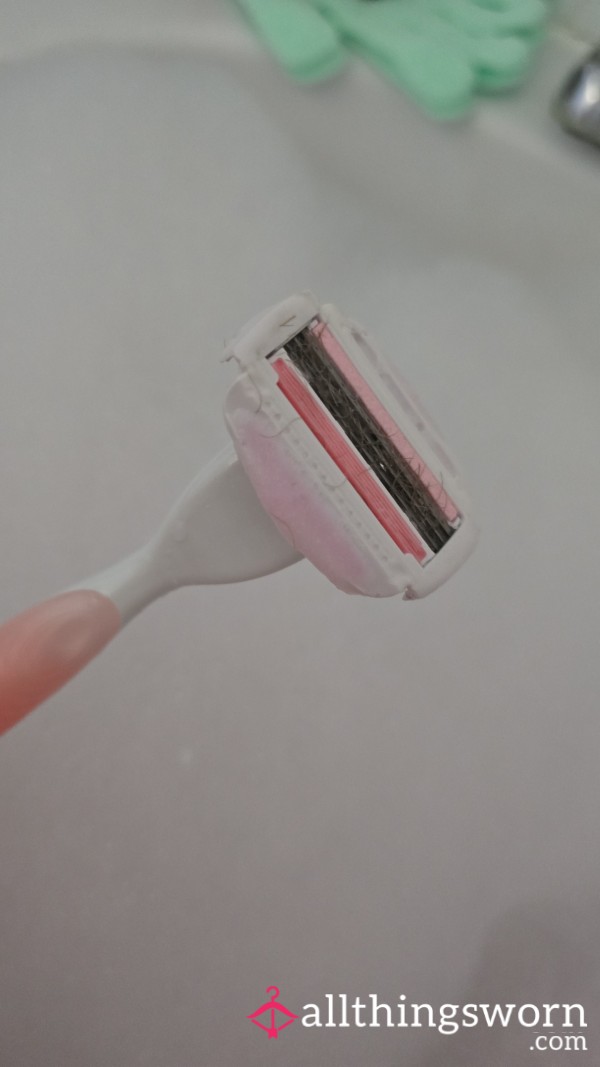 WELL Used Venus Razor