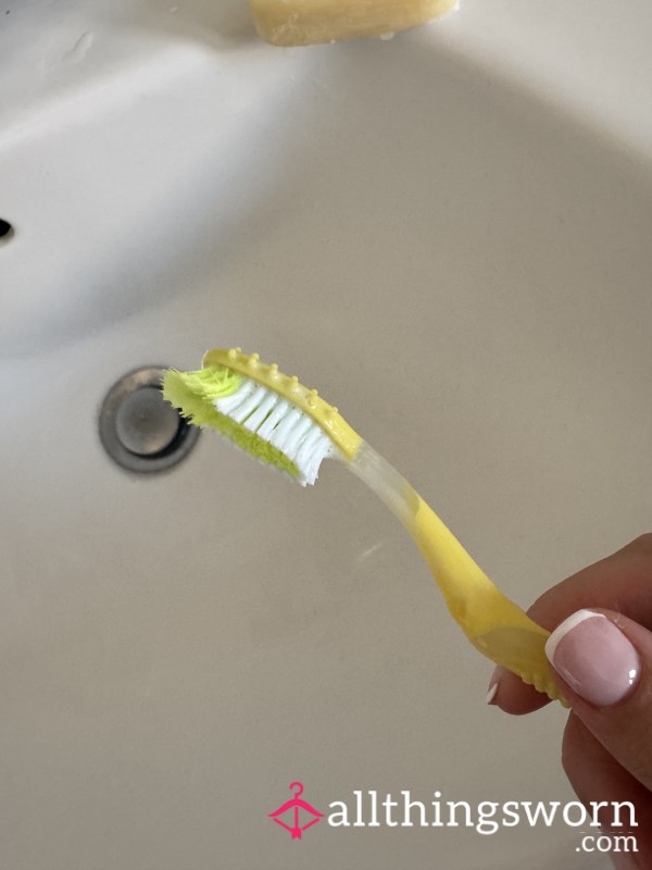 Well Used Yellow Toothbrush 💛