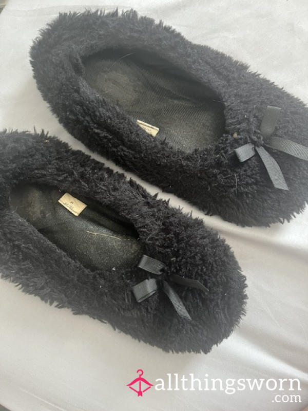 Well Wore Slippers Size 5