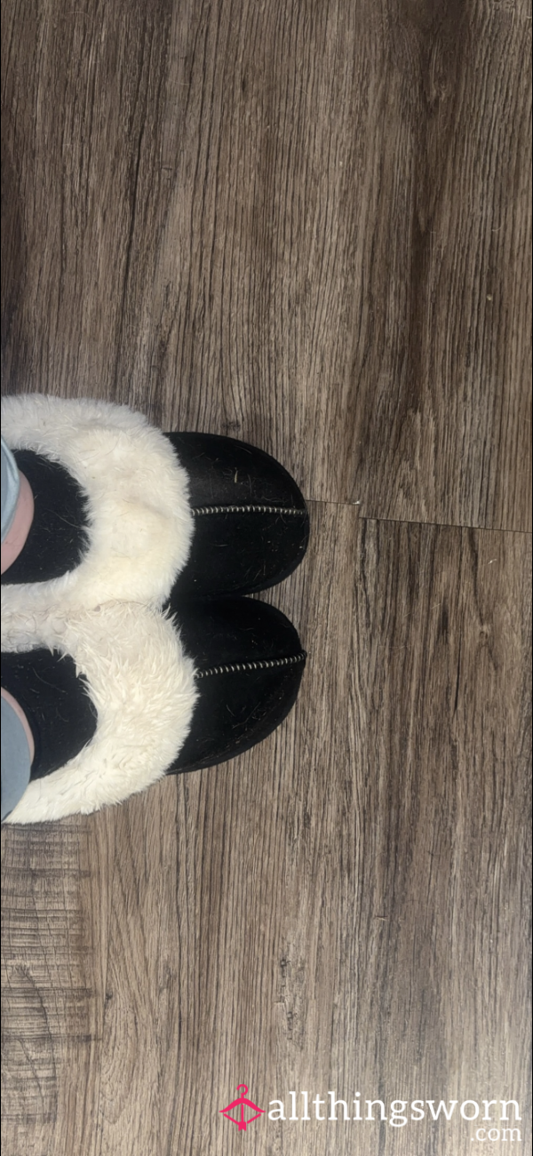 Black Fur-Trim Slippers – Cozy, Worn & Strongly Scented 🖤🤍