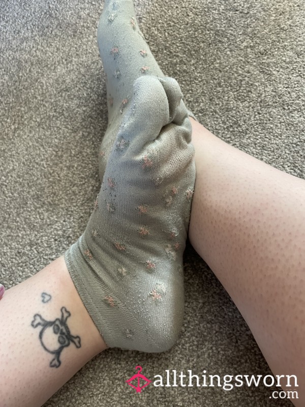 Well Worn, 4 Day Wear, Pretty But Stinky Socks