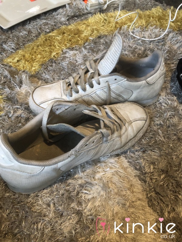👟Well Worn Adidas Shoes 👟