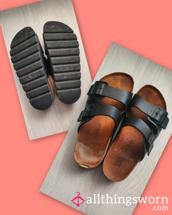 Well-worn And Dirty Flip-flops 🩴