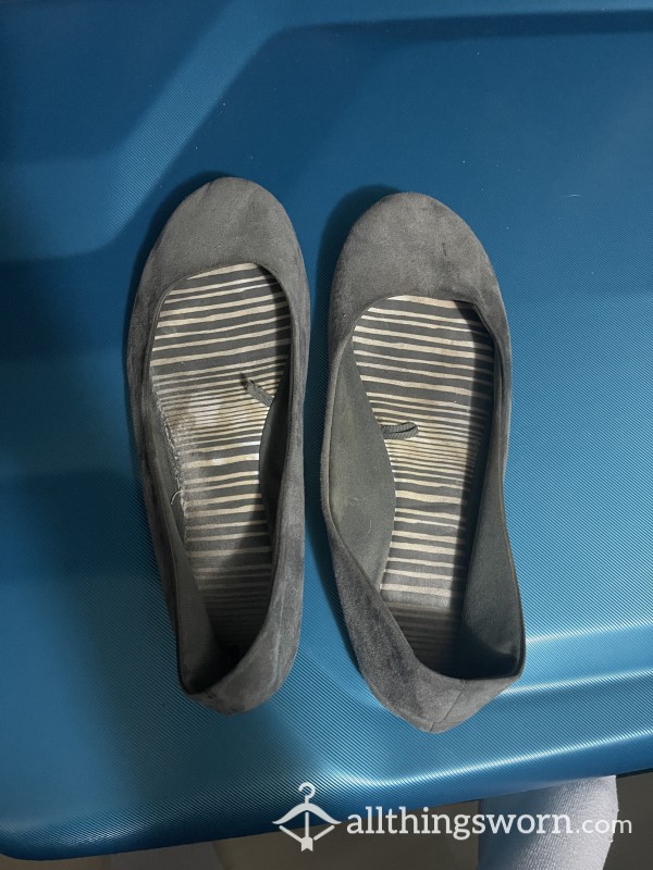 Lesbian's Well Worn And Loved 3 Year Old Size 8 Flat Slip On