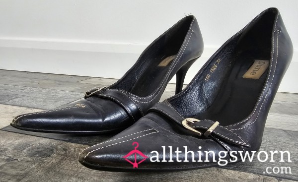 (R/O) Well Worn And S**y Black Leather Heel  For You Foot Fetish Slaves, Lovely Amount Of Dirty Staining