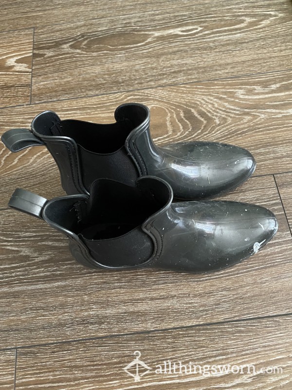 Well-worn Rubber Ankle Boot Wellies UK Size 8