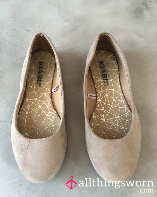 Well Worn Beige Flats🥵