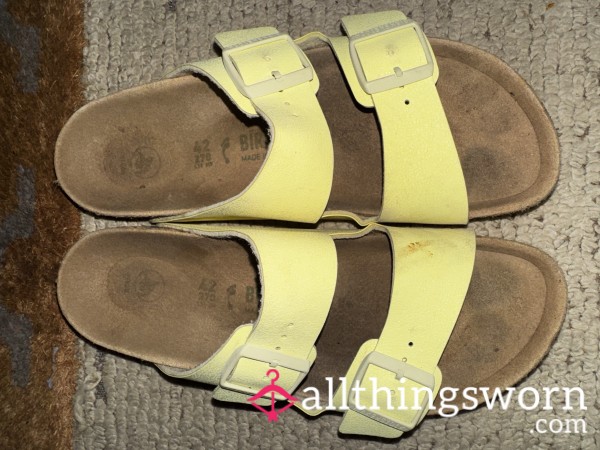 💛 WELL-WORN BIRKENSTOCK ARIZONA EVA SANDALS – SIZE [8] 💛  Popcorn Yellow And Packed With Foot Funk—these Aren’t Just Summer Sandals… They’re Your New Addiction.