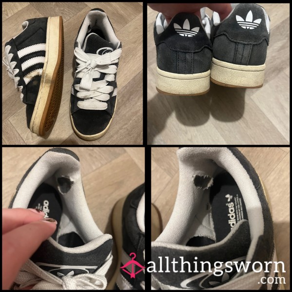 Well Worn Black Adidas Campus🖤