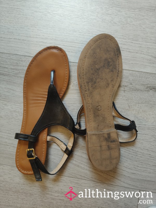 Well-worn, Black And Tan Sandals In Leather Imitation 🔥