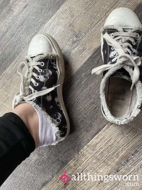 Well Worn Black And White Skull Tennis Shoes 💀