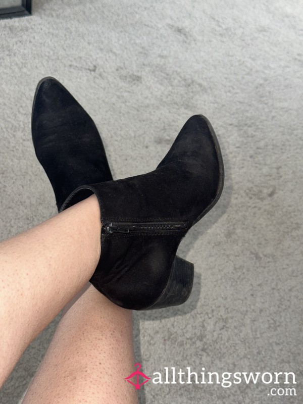🖤 Well-Worn Black Boots – 5+ Years Of Wear