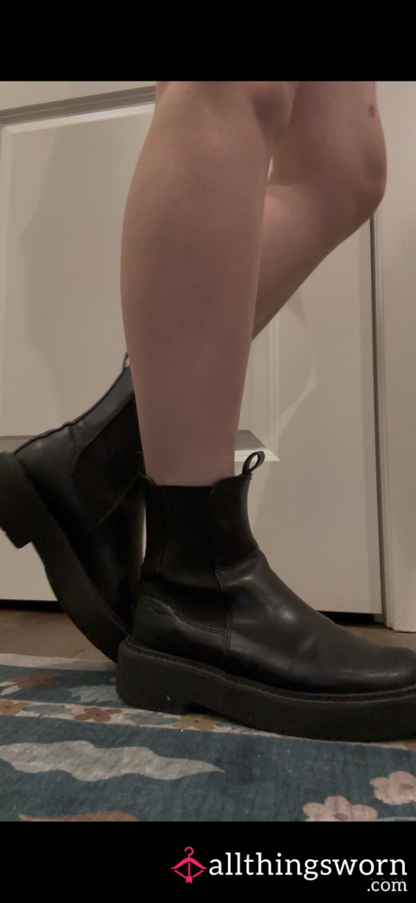 🖤 Well-Worn Black Boots – Size 7 🖤