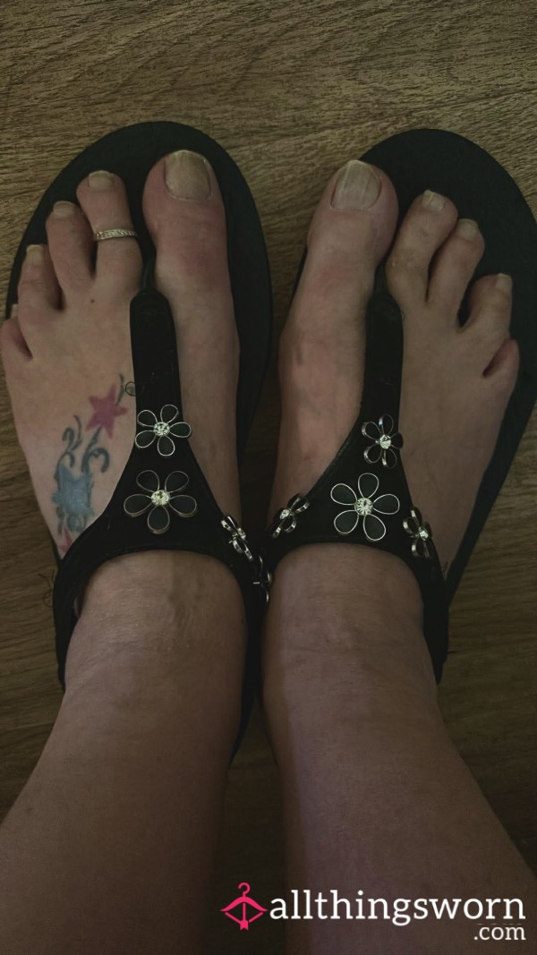 🩴 Well Worn Black Flip Flop Sandals Size 6 🩴