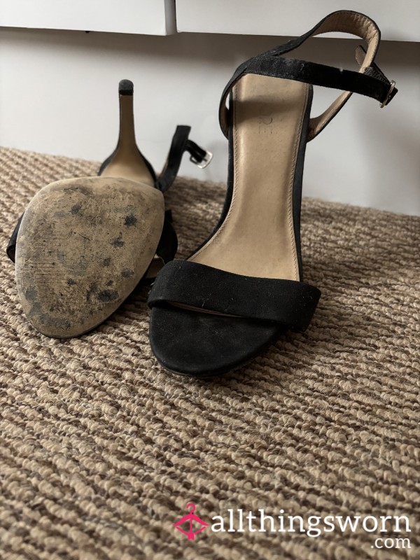 Well-Worn Black Heels 👠