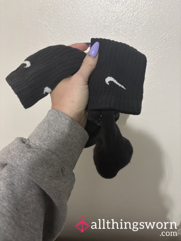 🖤 Well-Worn Black Nike Socks 🖤