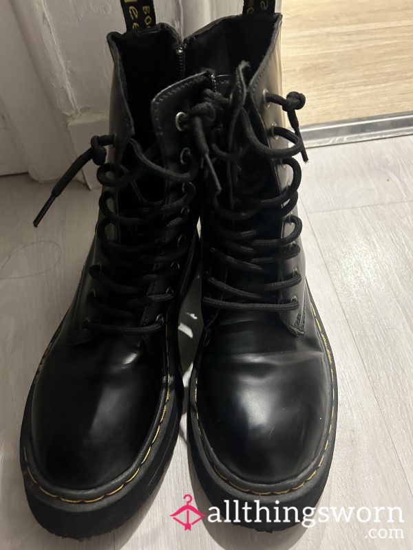 Well-worn Black Platform Boots🖤