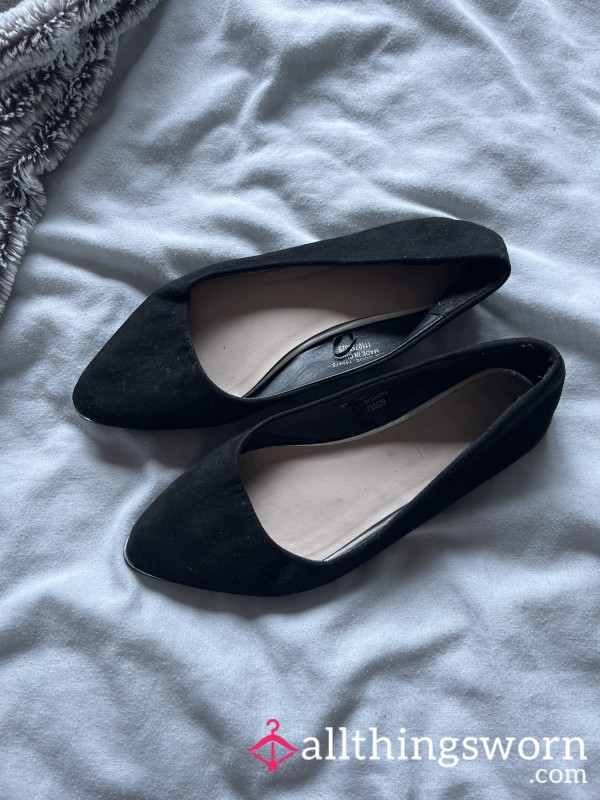 Well Worn Black Pointed Toe Faux Suede Flats