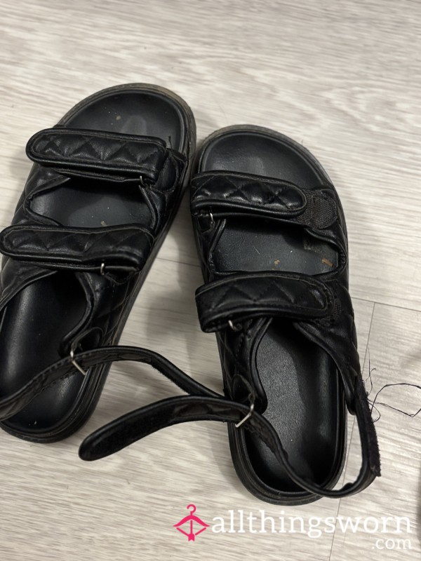 Well Worn Black Quilted Pu Velcro Sandals