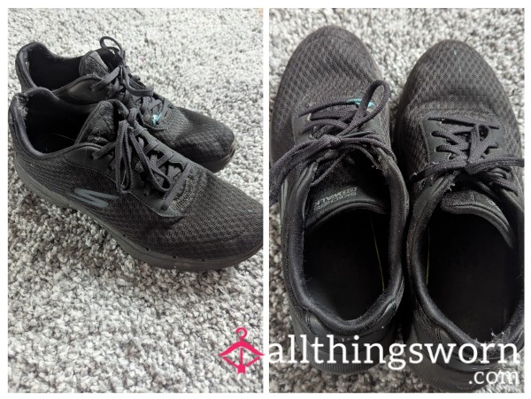 🖤 Well-Worn Black Skechers – Daily Use, Soft & Scented 🖤