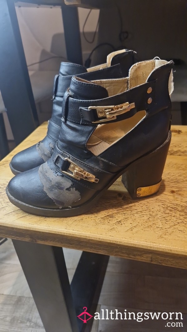 🖤👢 Well-Worn Boots 👢🖤