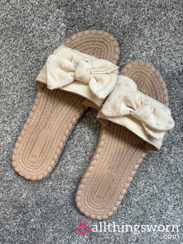 Well Worn Bow Sandals