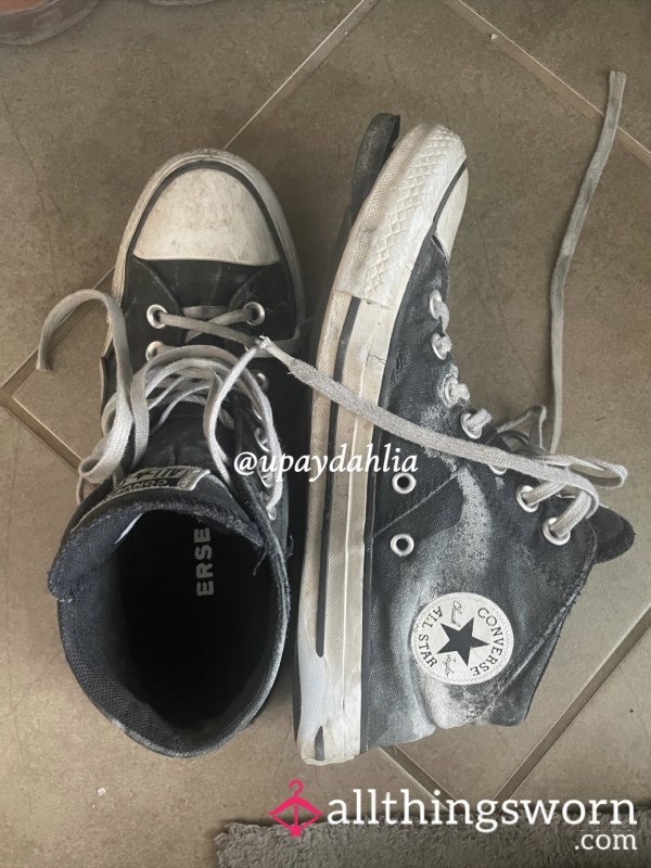 Well Worn Broken Black Converse Size 8