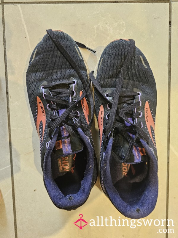 Well Worn Brookes Running Shoes Size 7