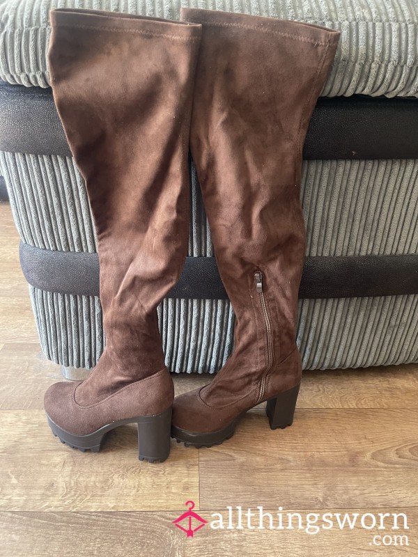 Well Worn Brown Suede Knee High Boots Size 6 UK Chunky Heel Platform.