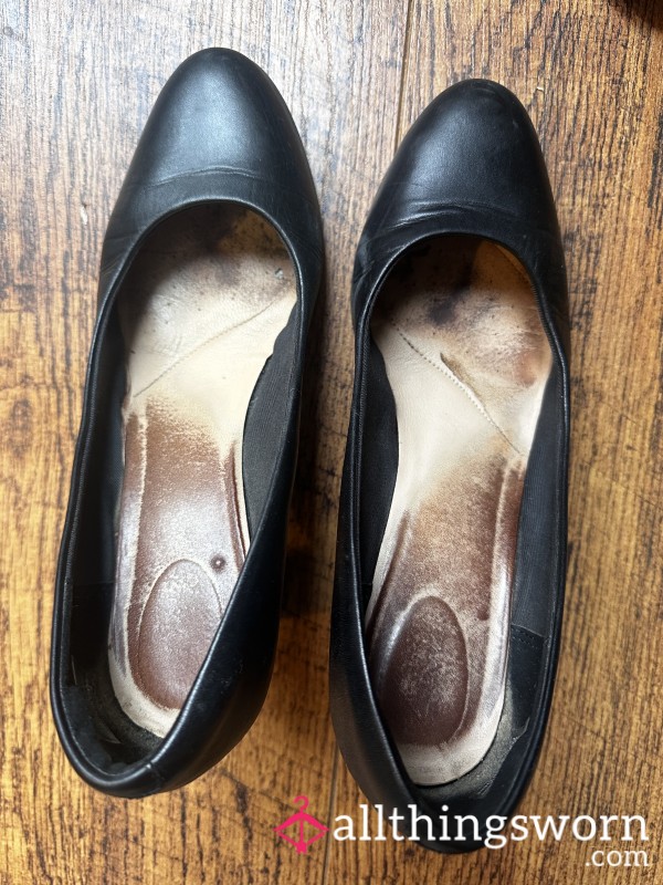 Well Worn Cabin Crew Shoes, Loose Heel