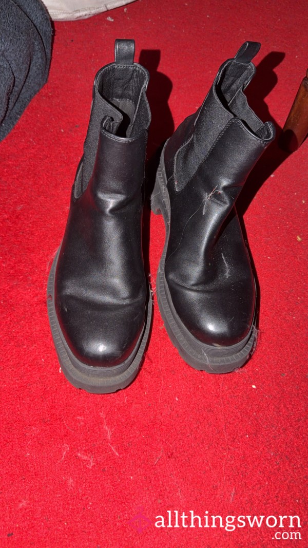 🖤 Well-Worn Chunky Chelsea Boots 🖤