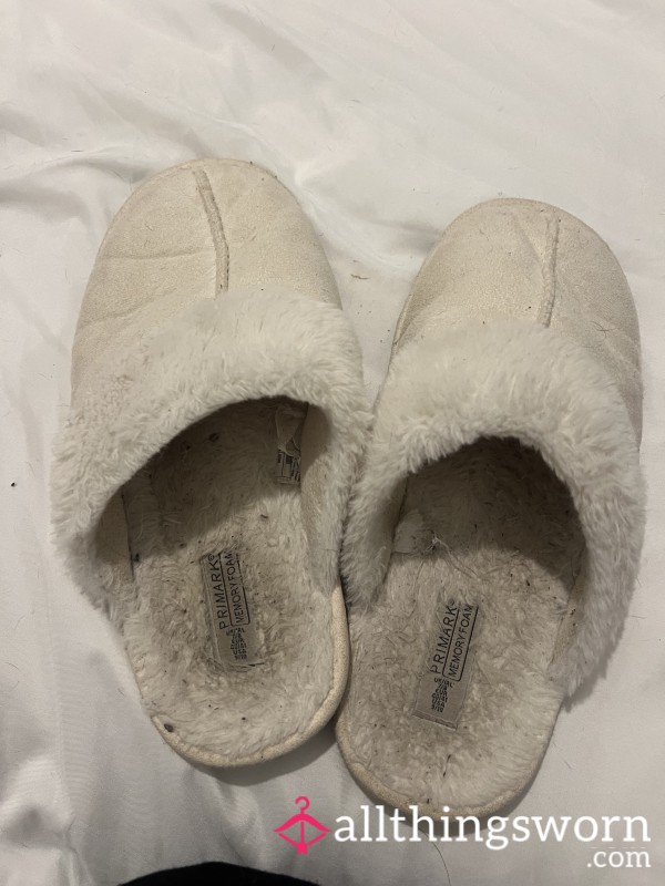 Well Worn Cream Slippers 🤍