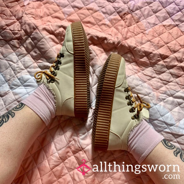 Well-Worn Cream Winter Shoes With Cosy Fur Lining (Very Sweaty)