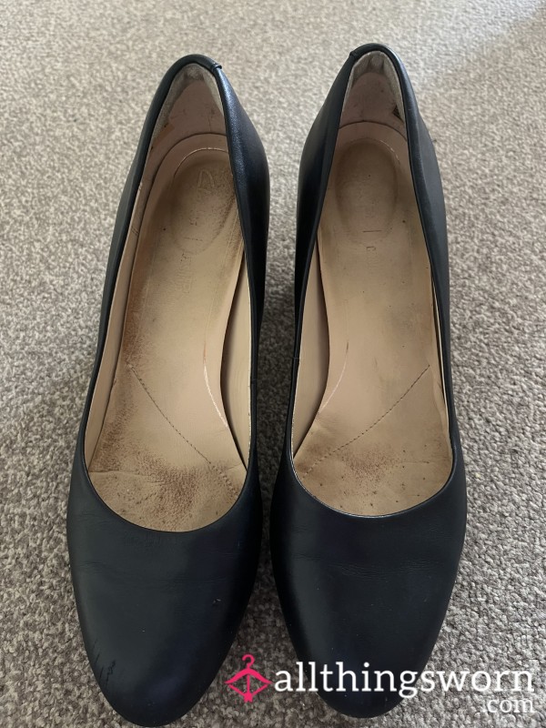 Well Worn Crew Heels 👠