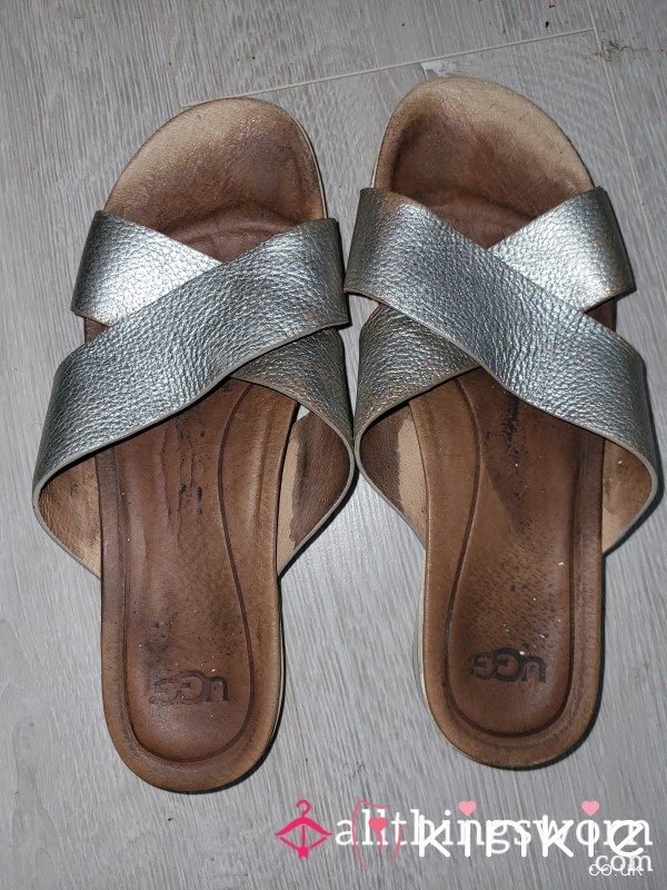 Well Worn Deep Set Sliders