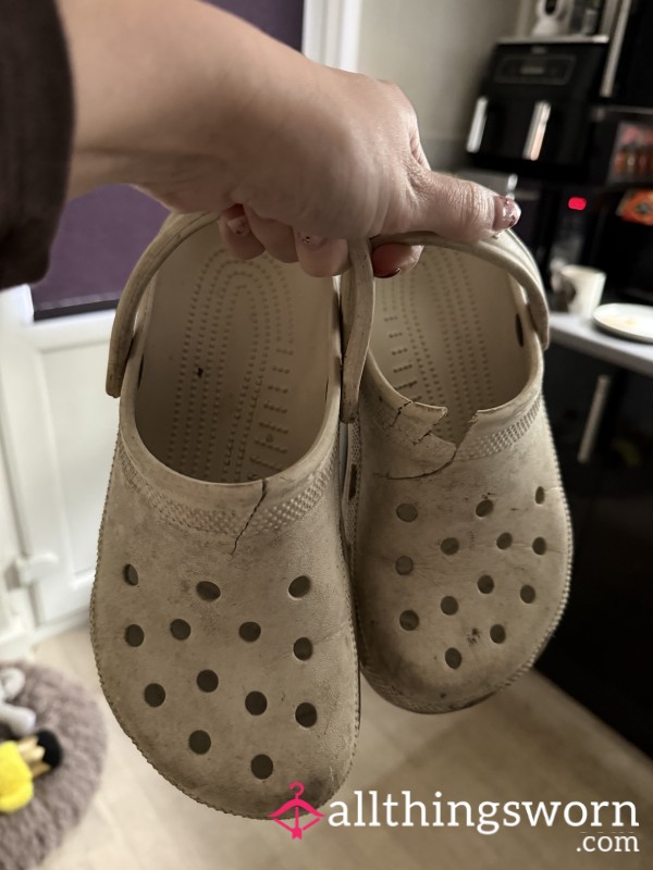 🐊 Well Worn Dirty Crocs 🐊