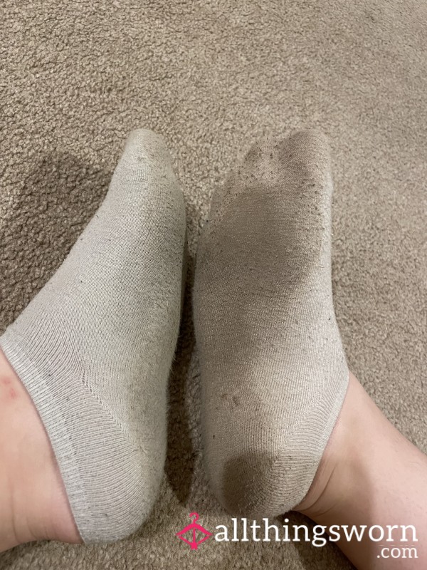 Well Worn Dirty White Ankle Socks 🧦