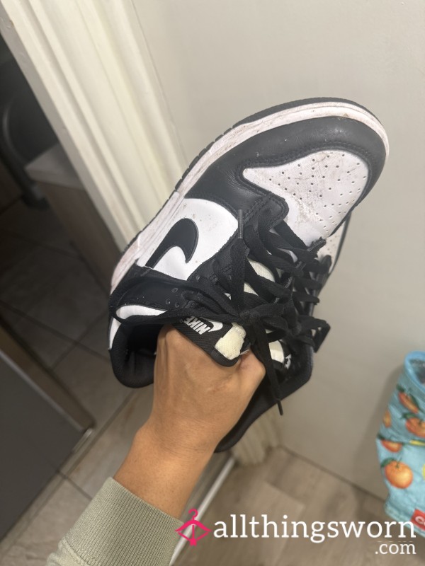 Well Worn Dunks👣