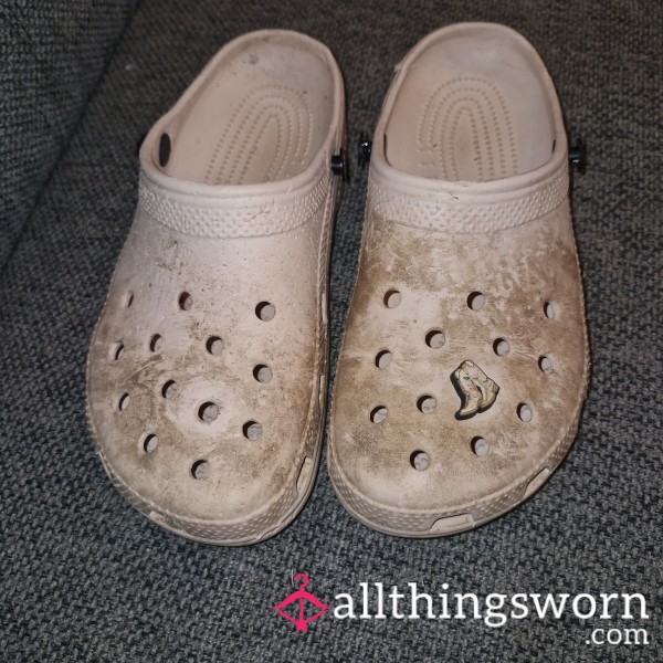 Well-Worn Dusky Pink Crocs – Dirty / Used – Size 5