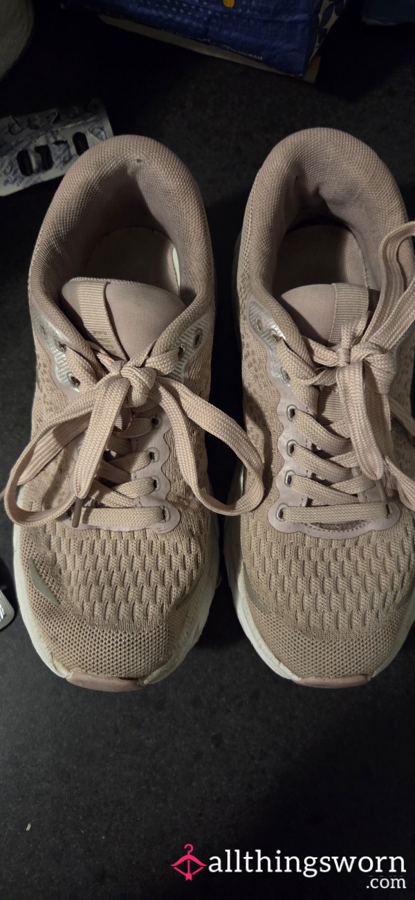 Well Worn Everlast Sneakers