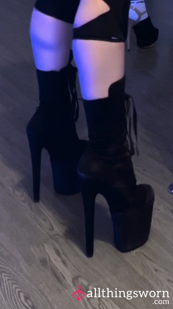 Well-worn Exotic Dance Heels With Deep Character, Softened, Shaped, And Marked By Countless Nights Under The Lights. A True Collector’s Piece For Anyone Who Prefers Their Treasures With Histo