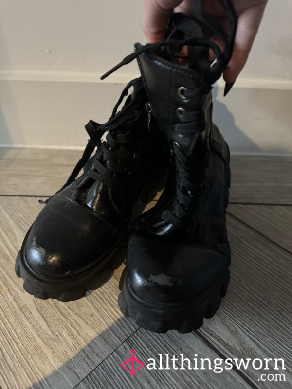 Well-worn Faux Leather Chunky Black Boots 🥾💖
