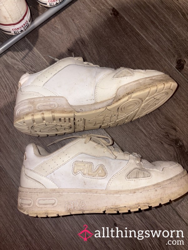 Well Worn Fila Trainers✨
