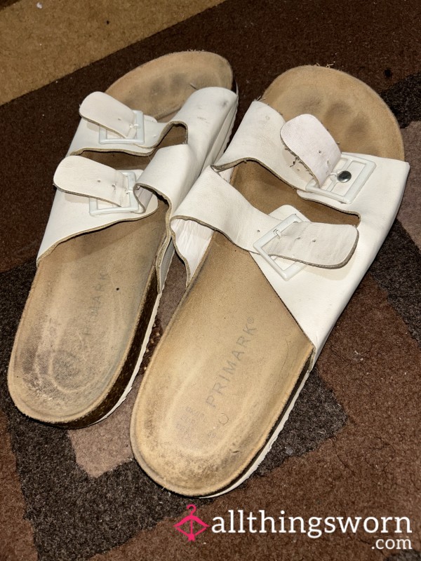 Well Worn Flat Sandals🩴🦶🏾